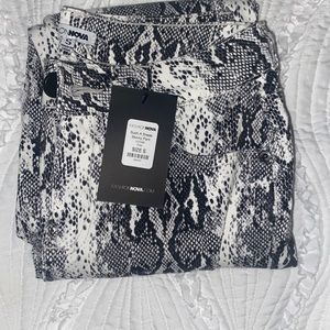 Women’s Snake skin skinny jeans